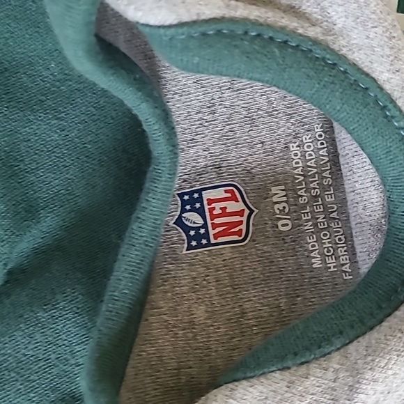 SOLD✅️NFL EAGLES 0/3month Onsies (×3) - Picture 2 of 2